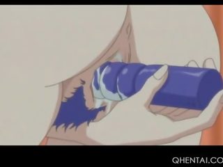 Remaja animasi pornografi boneka pengambilan sebuah besar penis buatan naik di dia kecil alat kelamin wanita