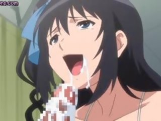 Stor breasted animen fågelunge blir hammerd