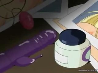 Desagradable dibujos animados streetwalker begs a ser untied pero todavía consigue su mojada coño y estrecho anal lleno por un juguete
