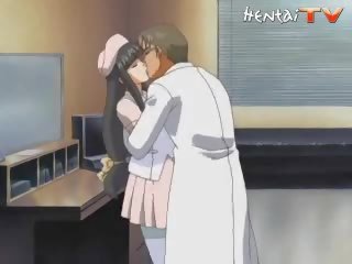 Surgeon є цілує його медсестра