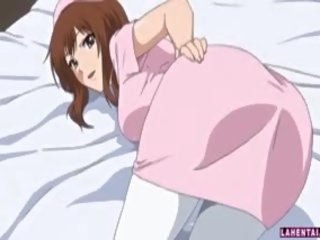 Menarik animasi pornografi model menanggalkan pakaian dan bergaya untuk itu kamera